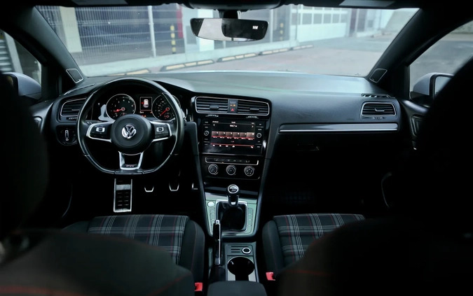 Volkswagen Golf cena 79900 przebieg: 70000, rok produkcji 2019 z Suchedniów małe 67